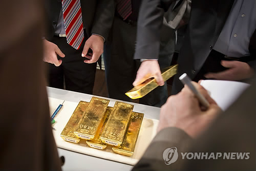 [뉴욕 금가격] 트럼프 관세 위협에 2% 급등…안전자산 재부각_장예진