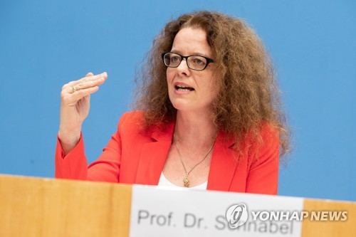 '실세' ECB 집행이사, 중동 전쟁에도 "행동 서두를 필요 없어"_최진우
