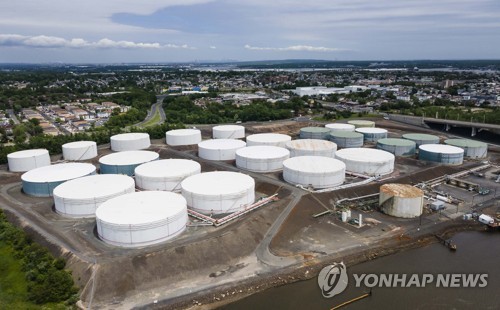 [뉴욕유가] 트럼프 유가인하 압박에 닷새째 하락…WTI 1.1%↓_최진우