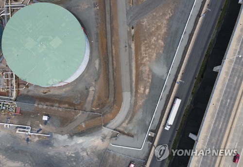 [뉴욕유가] 트럼프 관세위협ㆍ美 증산 계획에 3일째 하락…WTI 2.6%↓_최진우