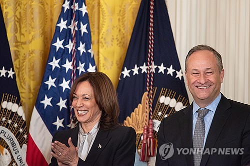 美 민주 대선후보 '1순위' 해리스, 인덱스펀드에 수백만달러 투자_이윤구