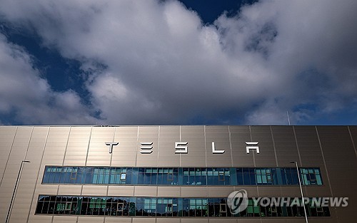 테슬라 獨공장 정전으로 가동 중단…주가 개장 전 2%↓_윤영숙
