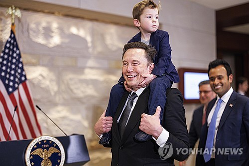 '주가 폭락해도 테슬라는 믿습니다'…美 개인들 여전히 매수 대응_이장원