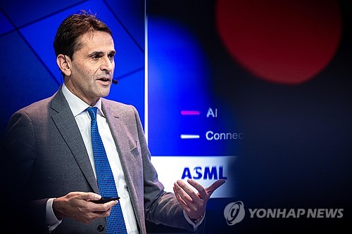 깊어가는 반도체 동맹…ASML CEO, 곽노정·전영현 회동_김학성