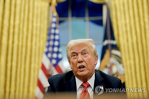 트럼프, 중국산 관세 20% 인상 행정명령…기존에 10% 더해져_최진우