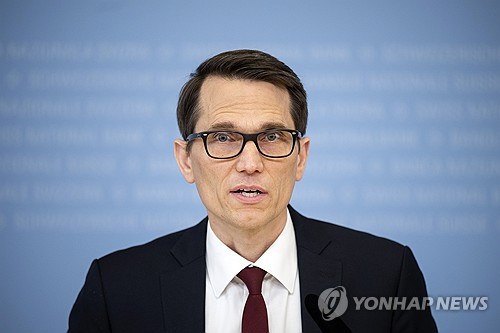 SNB총재 "향후 몇달내 마이너스 인플레 배제할 수 없어"_최진우