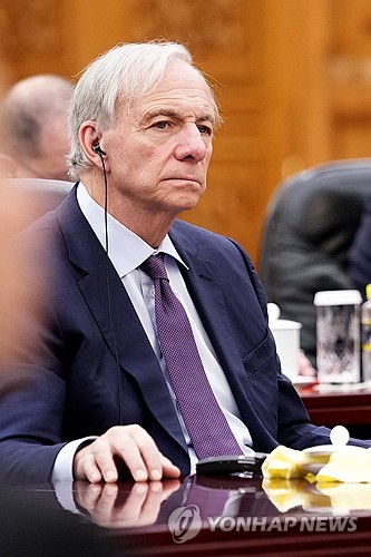 레이 달리오 "증시 거품 붕괴 직전 마지막 호황 올 것"_윤시윤