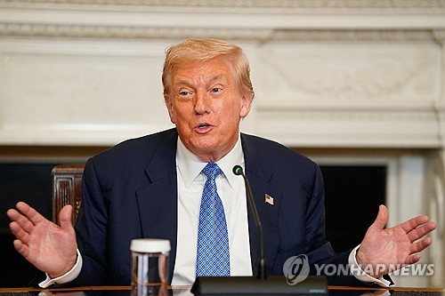 번스타인 "트럼프 '카오스', 경제에 대가 치르게 해"_윤시윤