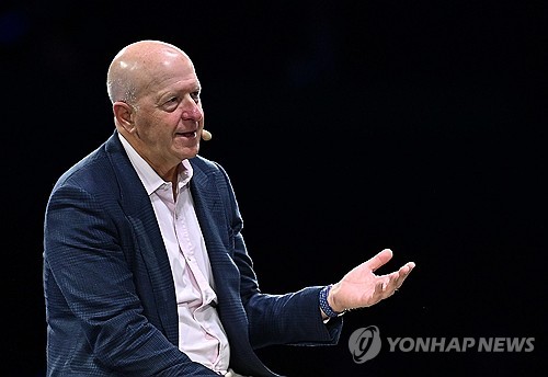 골드만 CEO, 닷컴버블 거론 "증시 1~2년 내 조정 겪어도 놀랍지 않아"_최진우