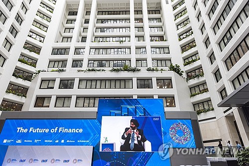 WB 총재 "해협 다시 열려도 회복까지 몇 달 걸려"_이민재