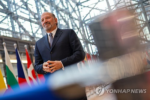 美상무 "엔비디아 칩 中 판매 허용할 이유는 있어…트럼프가 최종 결정"_최진우