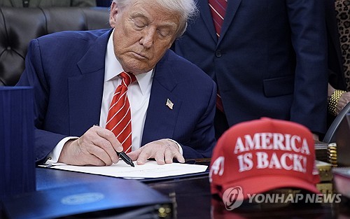 트럼프 "워시, 금리 올리고 싶었다면 연준 의장직 못 얻었다"(상보)_최진우