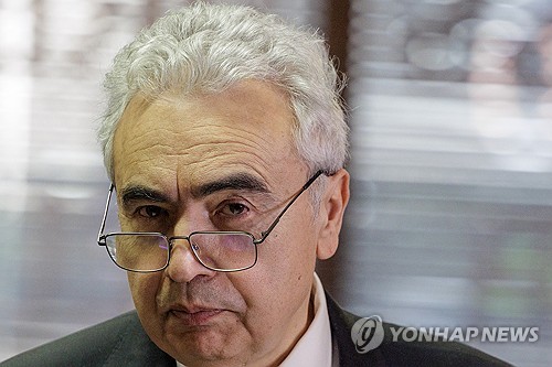 "IEA, 4억배럴 비축유 방출 제안…역대 최대 규모"(상보)_최진우