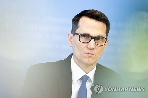 스위스중앙銀 총재 "스위스프랑 절상 압력…환시 개입 의지 높아져"_최진우