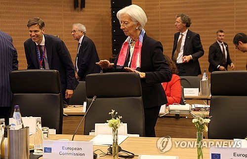ECB 총재 "새로운 국제 질서 속 중앙은행 신뢰성이 핵심"_권용욱