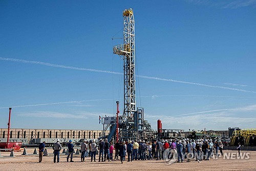 "美, 내년 석유 생산 호황…사우디와 대결 예상"_강수지