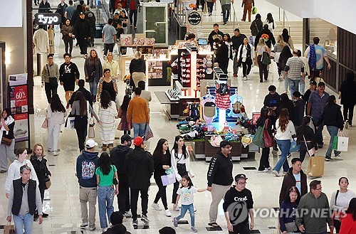어도비 "AI 활용에 美 온라인 홀리데이쇼핑 사상 최대"_이윤구