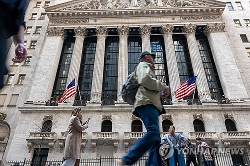 뉴욕증시, '중동 위험+파월, 금리인하 지연 시사'에 S&P500 0.2%↓마감_정선영