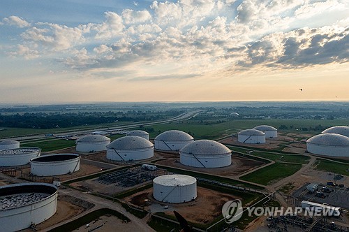 [뉴욕유가] 러-우크라戰 종식 가능성에 나흘만에 급락…WTI 2.7%↓_최진우