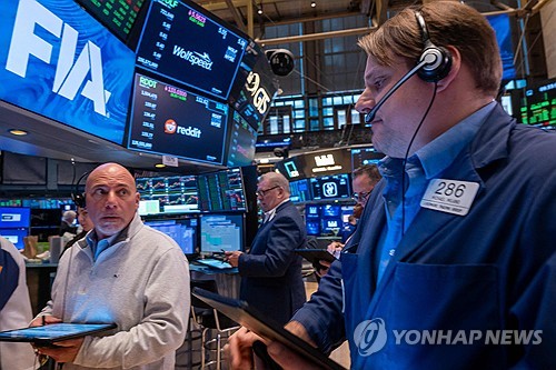 美 가치투자 거장 "매도세가 기회…지금 은행주 담을 때"_강수지