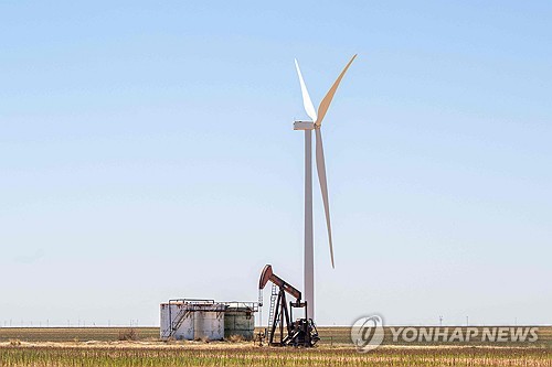 [뉴욕유가] 加 증산 우려·美 재고 급증에 WTI 1.6%↓…60달러 하회_김성진