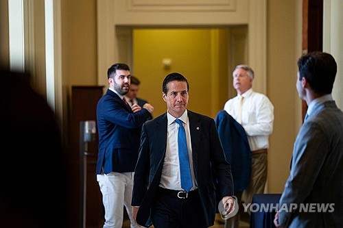 美 상원의원, 파월에 '사임하라' 서한…정치권 압박 지속_이민재