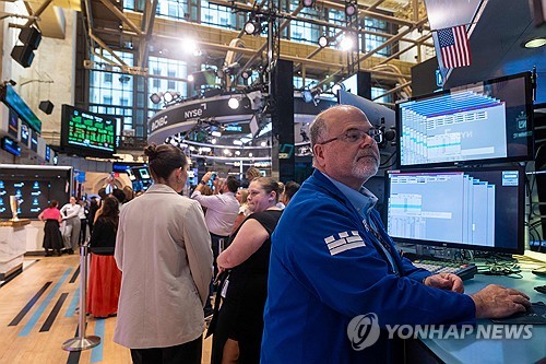 뉴욕증시, 알파벳 호실적ㆍ협상 진전 기대…나스닥ㆍS&P500 최고치 경신 출발_장예진