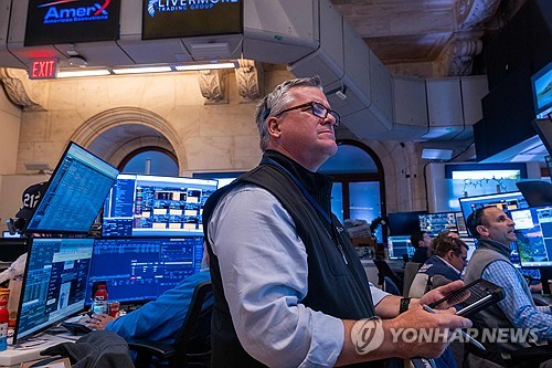 [뉴욕마켓워치] '셧다운 풀리나' 증시 뒷심에 보합권…달러↓채권 혼조_최진우
