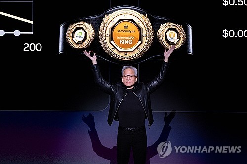 젠슨 황 "코닝과 AI 파트너십, 미국 제조업에 활력"_김경림