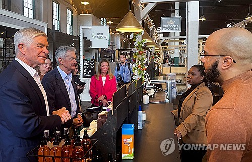 필라델피아 연은 총재 "금리 동결할 지점에 와 있어"_윤영숙