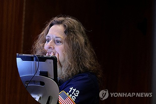 뉴욕증시, 중동 긴장·실적 주시하며 하락 출발_윤영숙