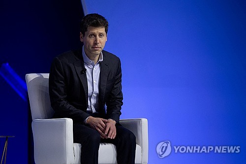 투자자 등쌀에…오픈AI, 샘 알트먼 다시 CEO 복귀 노력_강수지