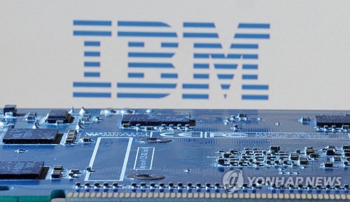 IBM, 예상 웃돈 실적에 시간외서 5% 급등_문정현