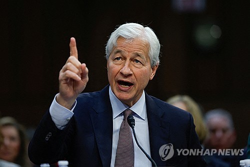 다이먼 "美 절벽으로 향하고 있다…부채 눈덩이"_문정현