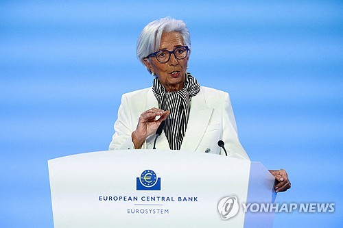 ECB 위원들 "금리 너무 일찍 내리는 것 여전히 더 큰 위험"_윤영숙