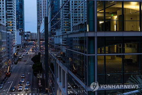 골드만 "美 오피스 가격 50% 더 하락해야 주택으로 전환 가능"_강수지