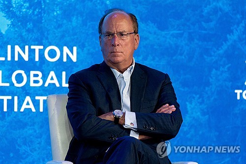 블랙록 회장 "美 눈덩이처럼 불어나는 부채 관심 가져야"_윤영숙