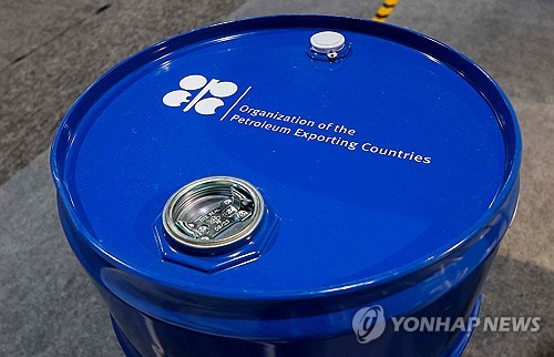[뉴욕유가] OPEC+ 증산 연기에 되레 수요 우려…WTI, 0.35%↓_김성진