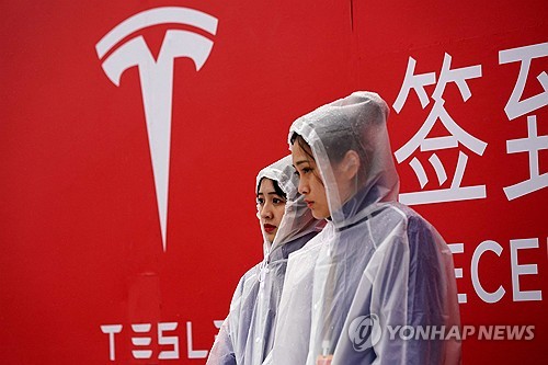테슬라, 1월 中판매 작년비 12%↓…주가 0.6% 하락_최진우