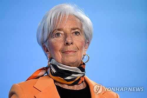 라가르드 "인플레이션 2% 목표 2026년 초에 도달할 것"(상보)_최진우