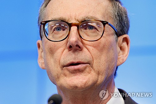 BOC 총재 "통화정책은 무역전쟁 영향 상쇄할 수 없어"_최진우
