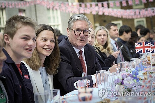 영국, 인도와 무역협정 체결…"10년 내 대부분 상품 관세 철폐"_최진우