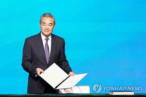 中왕이 "美는 '정상궤도' 여건 조성해야…양국, 중대한 기로"_최진우
