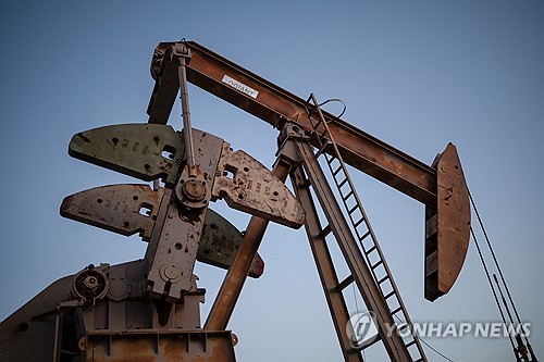 [뉴욕유가] 이란 우라늄 논란·달러 약세 속 상승…WTI, 0.5%↑_김성진
