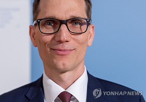 스위스중앙은행, 기준금리 '0.25→0.0%' 인하…"마이너스 영역 문턱"_최진우