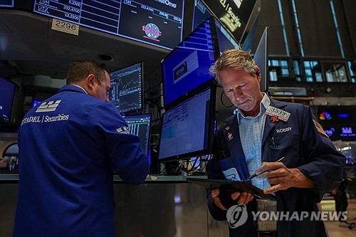 뉴욕증시, 광범위한 반도체 관세 면제에 상승 출발…기술주 강세_장예진