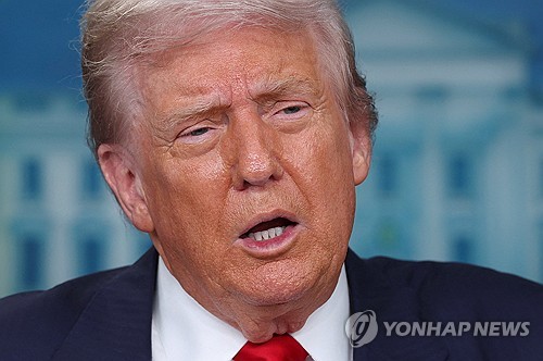 트럼프, 푸틴과 정상회담 의미축소…"상황을 탐색하는 자리"_최진우