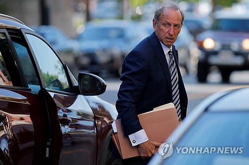 '쿡 연준 이사 해임' 첫 심리…모호한 法 두고 "대통령 재량 vs 무기"_최진우