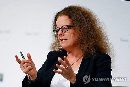 '실세' ECB 정책위원 "現정책 다소 완화적…추가 금리 인하 이유 없어"_최진우