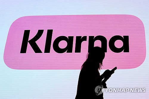 클라르나 회장, 상장 직후 CEO에 "레볼루트보다 10년 뒤처져"_윤시윤